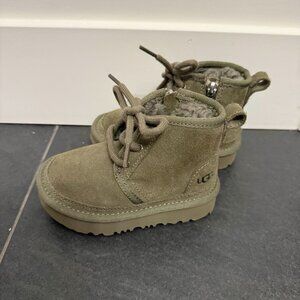 New w/o tags UGG Toddler Neumel II Suede Chukka Boot size 7